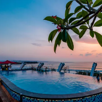 Kutabex Beachfront Hotel