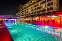 NagaWorld Hotel & Entertainment Complex - Pools