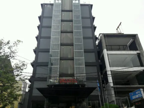 Dreamtel Jakarta Отели рядом с достопримечательностью «Balai Kota DKI Jakarta»