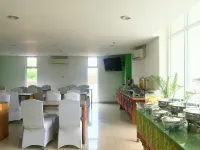 Whiz Hotel Pemuda Semarang - Aamiainen