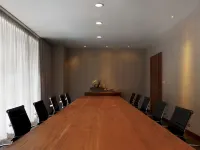 يوسينس هوتل