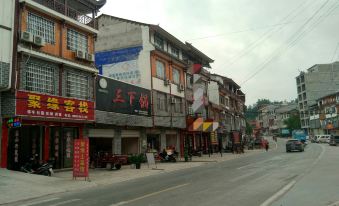 Cili Xiangweizhuang Inn