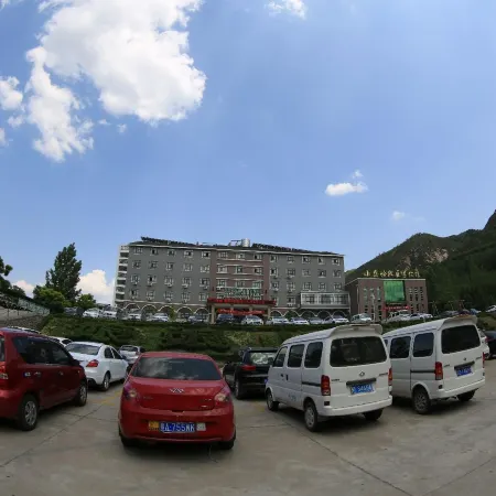 Lingbao Changqingshanju Hotel