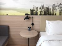 上海外滩亚朵轻居酒店 - 超享大床房