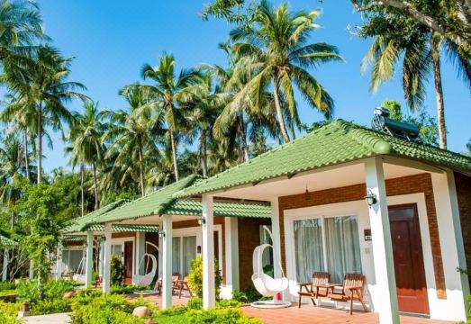 리조트 수영장 전경