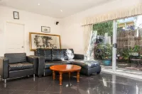 Abbotsford Private Rooms & Pods - 15 Charles Homestay