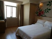 柠檬叶子酒店(兴化安丰店) - 标准大床房