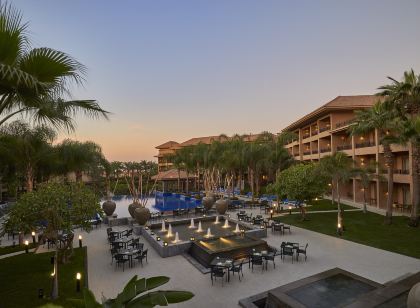 Dusit Thani LakeView Cairo