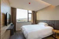 인투 윤바이 호텔 (헝디엔 영화 및 텔레비전 도시 보행자 거리)