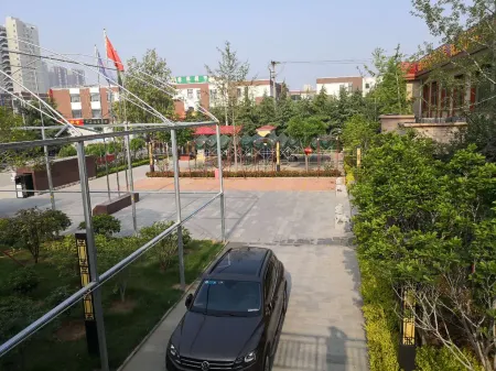 Jun Royal Pavilion Hotel