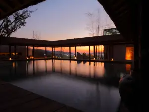 Fuxian Lake Tongchenyuan Lakeview Hot Spring Hotel