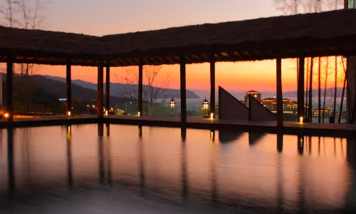 Fuxian Lake Tongchenyuan Lakeview Hot Spring Hotel