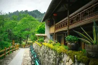 Futian Yiye Inn Отели рядом с достопримечательностью «Революционный мученик Парк (Юго-Западная Народная больница автономного округа Цзиннин)»