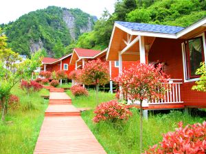 Q+ Balang Mountain Holiday Hotel