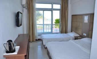 Donggang Zhonghua Holiday Hotel