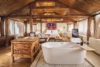 Floral Lux Hotel· jiupintang  hotel in Lijiang فنادق في ليجيانغ