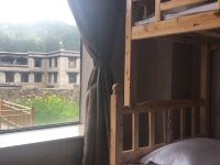 稻城亚丁藏亚文化酒店 - 旅行床位房(公共卫浴)