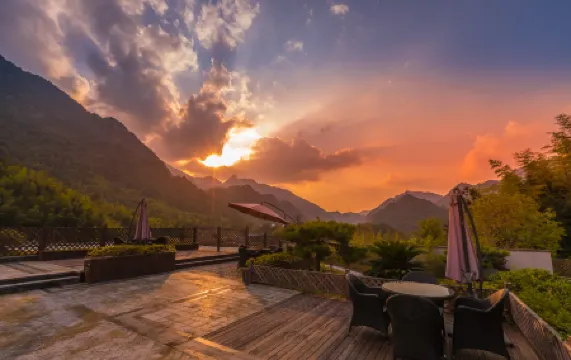 Sanqingshan Junlan Resort Hotel (Eastern Jinsha Cableway)