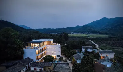 Itree Courtyard Resort Отели рядом с достопримечательностью «Лу Тин Цуйский Любовный Парк»