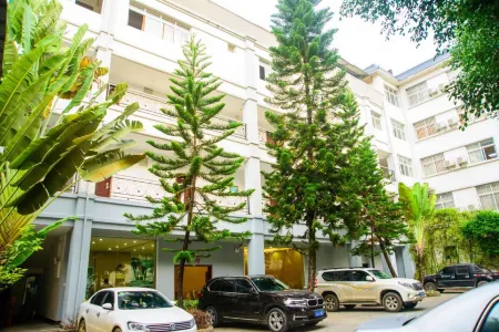 Xinhe Business Hotel Отели в г. Инцзян