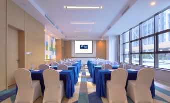 Holiday Inn Express Qingdao West Coast Golden Beach