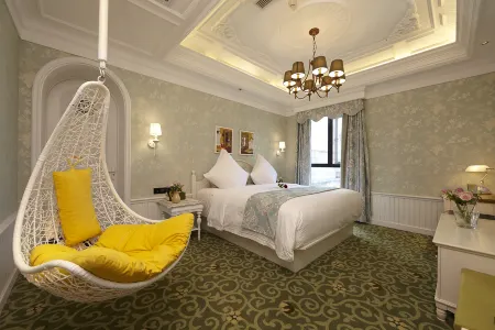 Yitel (Yangzhou Slender West Lake, Dongguan Street)
