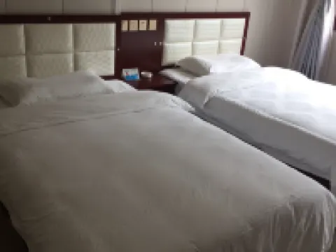 Huanglong Huayu Hotel Hotels in Huanglong