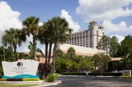 DoubleTree by Hilton Hotel Orlando at SeaWorld Отели рядом с достопримечательностью «Бейзилика оф Нешнел Шрайн оф Мэри, Квин оф Юниверс»