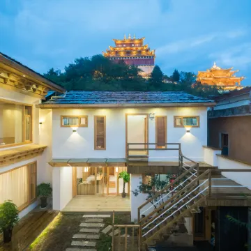 香格里拉甘露客棧(獨克宗古城店) 月光廣場附近的飯店