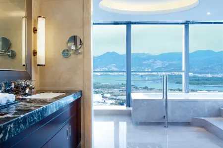 Soluxe Hotel