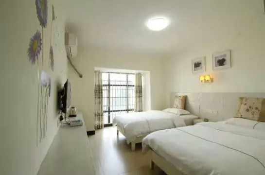 Zhangjiajie Warm Home (Tianmenshan Cableway)