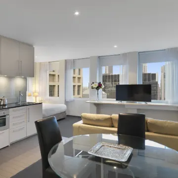 Oaks Melbourne on Collins Suites Hotels near Melbourne Aquarium