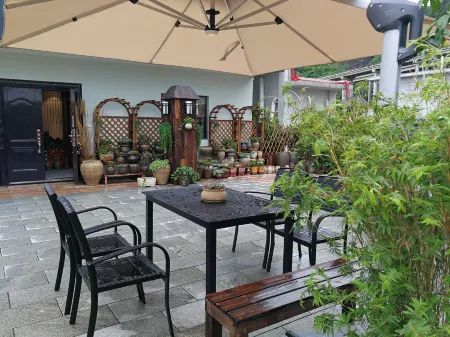 Shiqian Mingshe Art and Culture Hotel (Tangshan Bus Station, Wenquan Avenue)