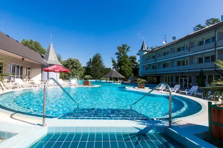 Ambient Hotel & Aroma Spa Отели рядом с достопримечательностью «Kiraly utca»