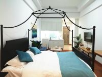 上海泡泡酒店式公寓 - 黑色金属大床房