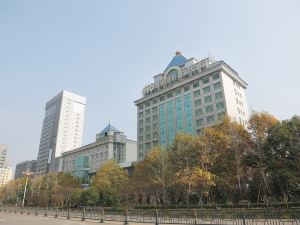 Jinluo Yijun Hotel (Jiujiang Caixiao Railway Station)