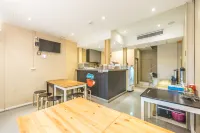 Cloud 9 Lodge - Hostels
