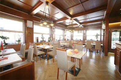 Hotel-Restaurant Ratskeller Hotels in der Nähe von Cineplex Bruchsal