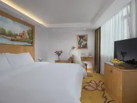 Vienna Hotel (Zhaoqing Sihui Center Yubo City) فنادق في سى خوي