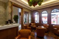 Haikou Monet Garden French Light Luxury Hostel (Qilou Old Street)