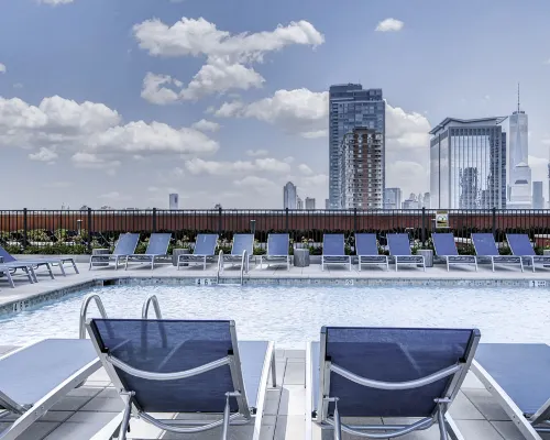 グローバル ラグジュアリー スイーツ アット ニューポート ジャージー・シティーのホテル