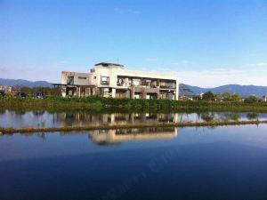 Serene Gray Bed & Breakfast