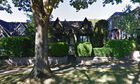 The Sunshine House-Free Parking Отели рядом с достопримечательностью «UBC Extended Learning»