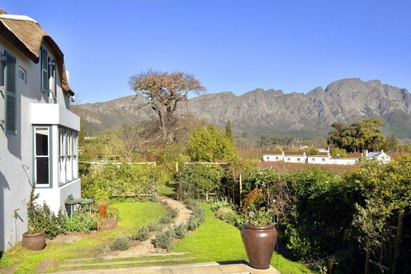 163-Formia Seafront Apartment Terrace WIfi 2bdrms Over view