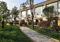 Juhongsheng Holiday Hotel Hotels near Shou County Radio and Television University
