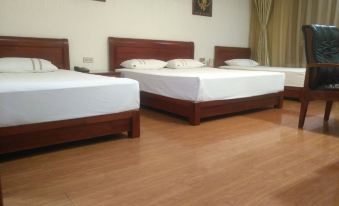 Qianying Hot Spring Plaza Hotel