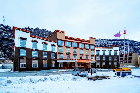 Zichen Boyue Hotel Отели рядом с достопримечательностью «Ranwu Lake International Self-Driving Campground»