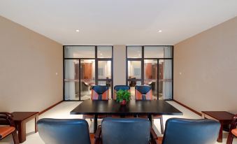 Three Gorges Project Dongshan Hotel (Yichang Water Joy City Three Gorges University)