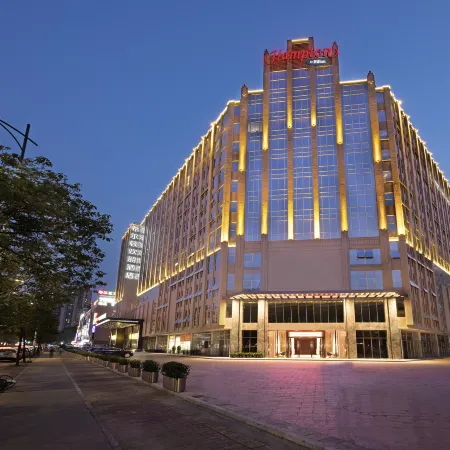 Hampton by Hilton Guangzhou Dongxiaonan Отели рядом с достопримечательностью «Стадион «Яньцзыган»»