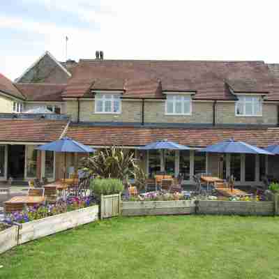 The Kings Arms Hotel Exterior